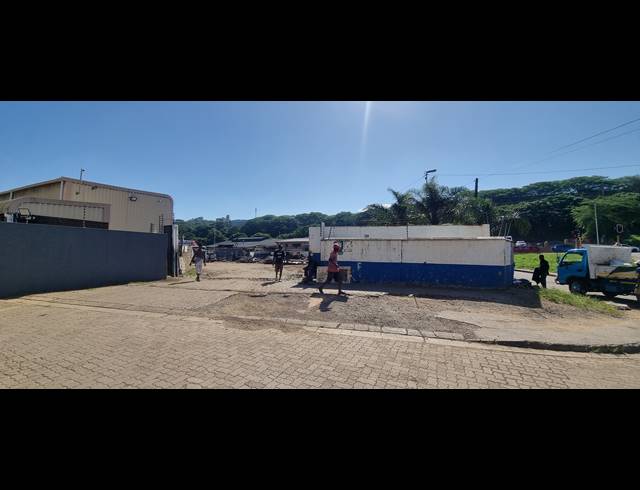 1,632M² INDUSTRIAL YARD FOR SALE IN UMGENI PARK